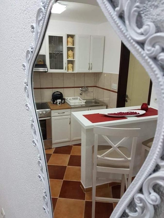 Sunshine Apartment With Private Pool And Parking โกตอร์ ภายนอก รูปภาพ