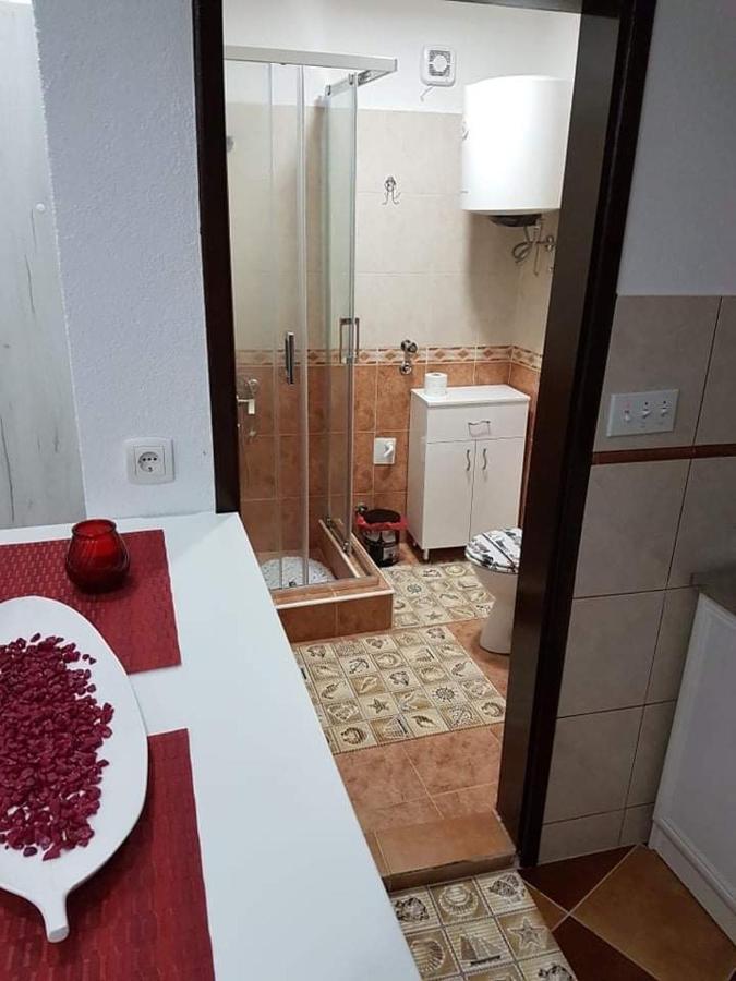 Sunshine Apartment With Private Pool And Parking โกตอร์ ภายนอก รูปภาพ