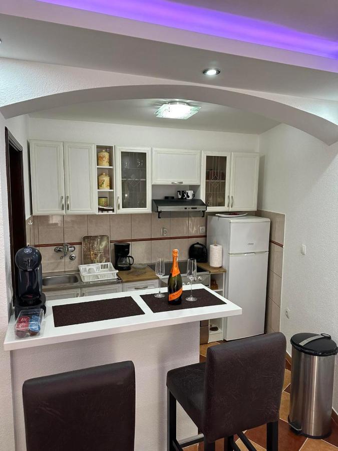 Sunshine Apartment With Private Pool And Parking โกตอร์ ภายนอก รูปภาพ